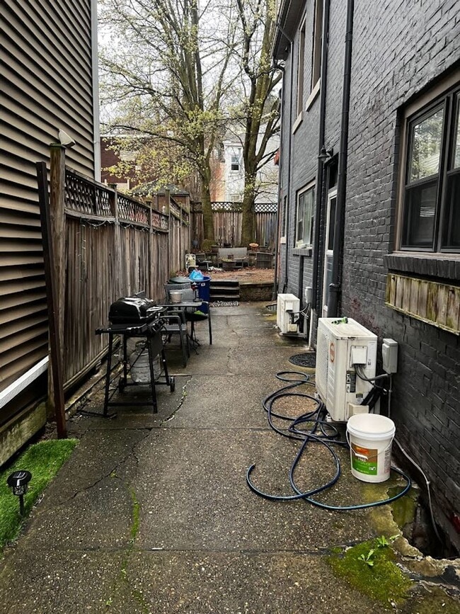 Building Photo - 1014 Bradish St
