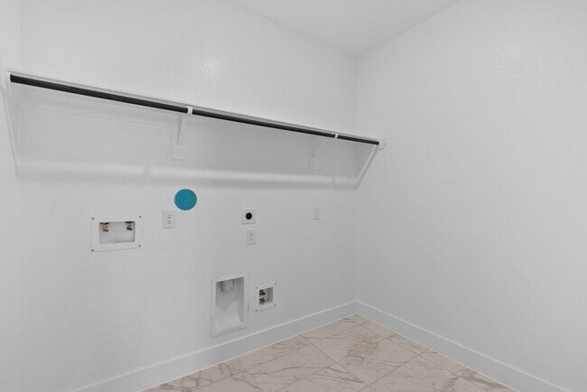 Building Photo - 2216 Inglenook Grv Dr