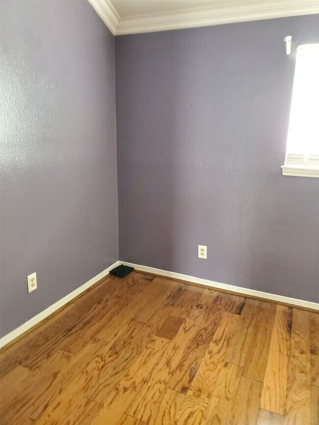 Building Photo - 9339 Westwood Village Dr