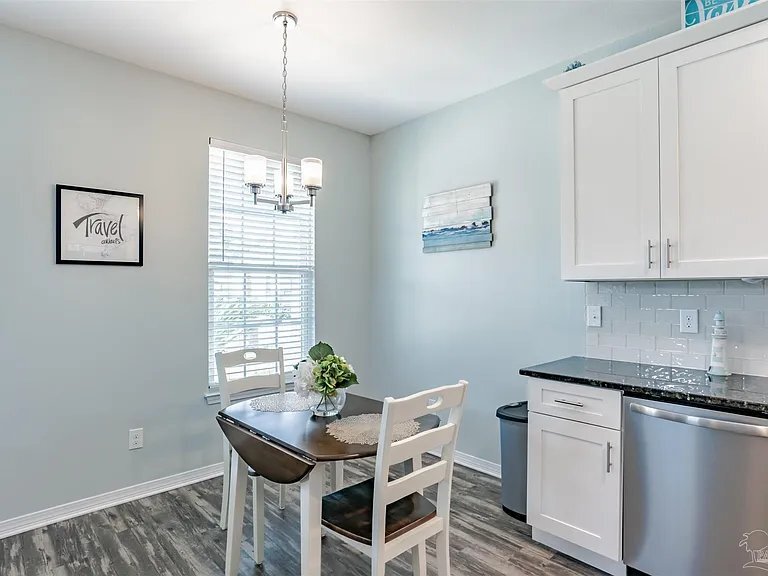 Building Photo - 804 W Belmont St