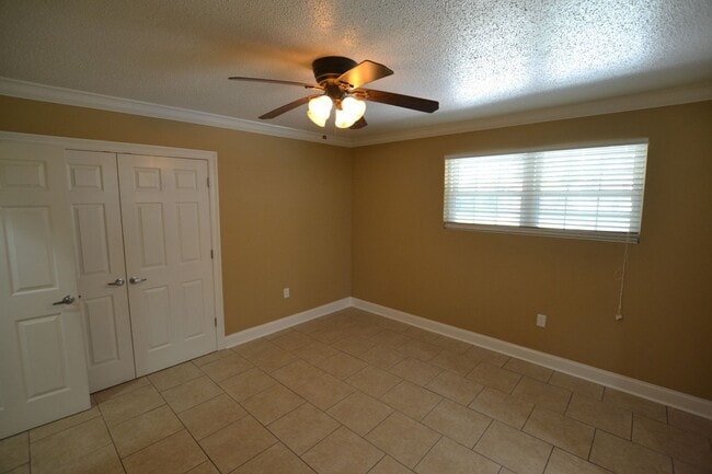 Building Photo - Must See!  Beautifully remodeled 3 bedroom, 2 bath home in Park Forest - Oakcrest Subdv