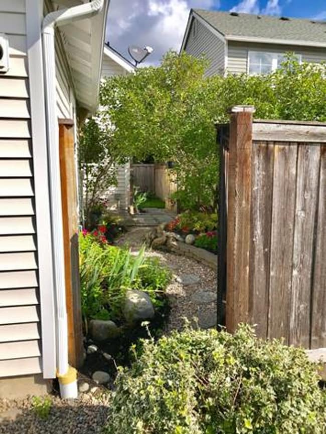 Building Photo - Beautifully remodeled DuPont 2 bedroom 2 bath house with A/C