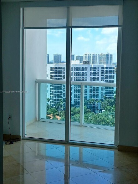 Building Photo - 19400 Turnberry Way
