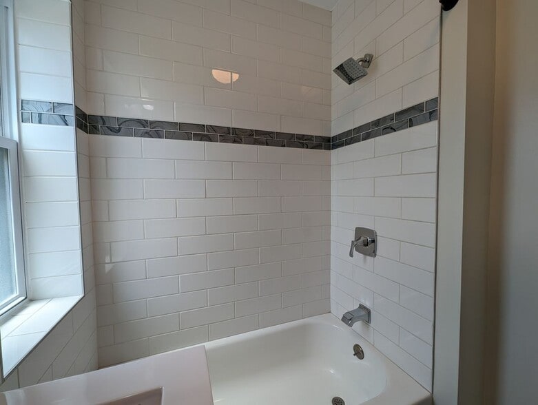 Building Photo - 2131 W Giddings St