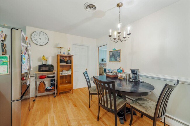 Building Photo - Beautiful Single-Level Home with In-Law Suite and Expansive Yard ***Available Early August 2026***