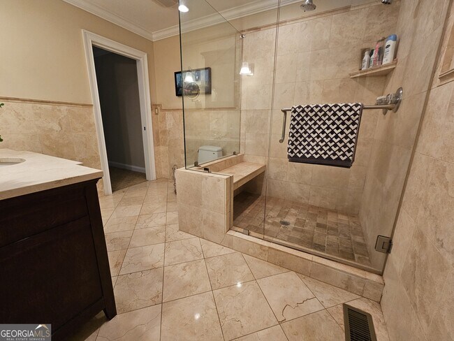 Building Photo - 1085 Holly Dr
