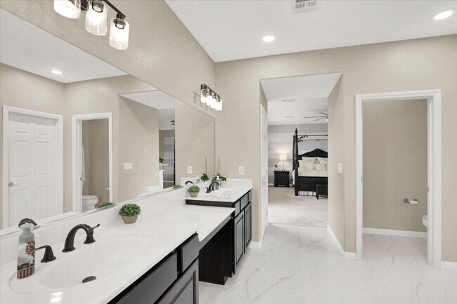 Building Photo - 12057 La Palmera Ave