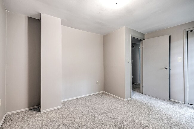 Building Photo - 252 Wildwood Dr