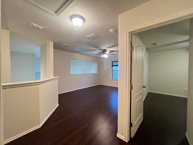 Building Photo - 815 Bartolome Ln