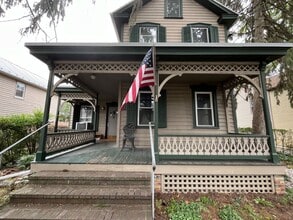 Building Photo - Spacious 4-5 Bedroom, 1.5 Bathroom 2-Story...