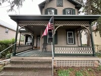 Building Photo - Spacious 4-5 Bedroom, 1.5 Bathroom 2-Story...