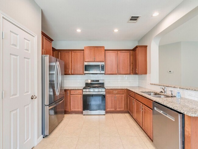 Building Photo - 141 Linden Ln