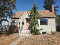 Building Photo - Spacious 3 BR/2 BR Family Home