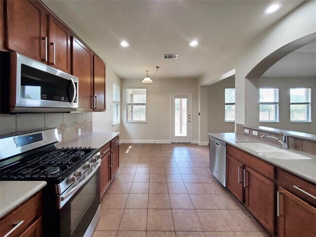 Building Photo - 14829 Fernhill Dr