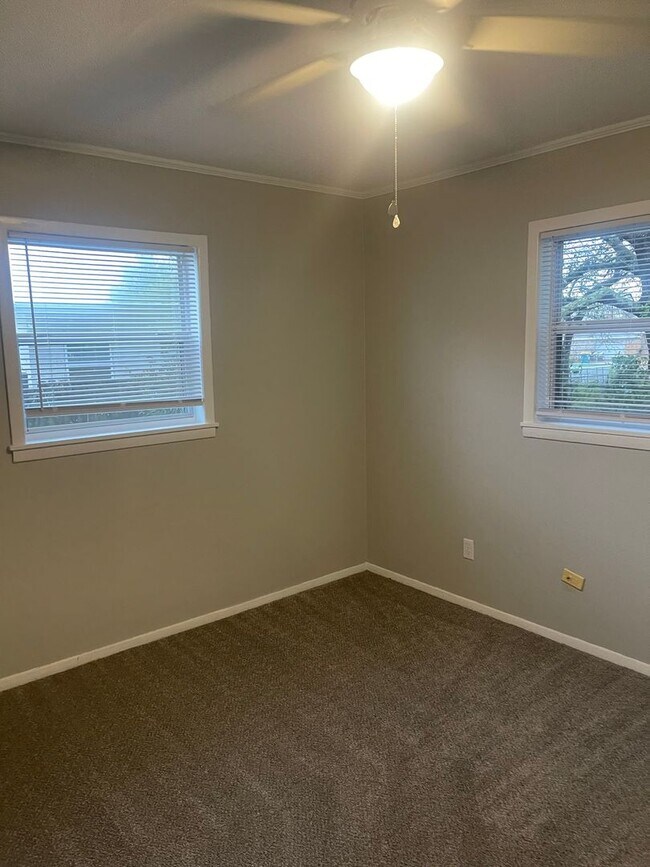 Near Hulburt AFB 2 Bedroom 1 Bath - Near Hulburt Afb 2 Bedroom 1 Bath Home In Mary Esther Fl Building Photo 