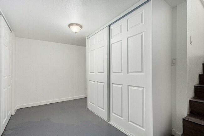 Building Photo - Lovely three bed / one bath home for rent