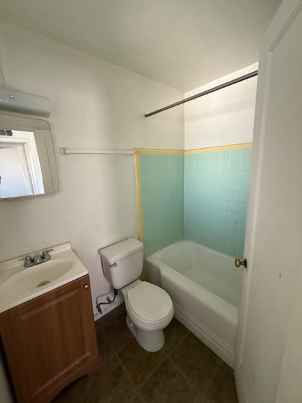 Building Photo - 5019 E 1st St