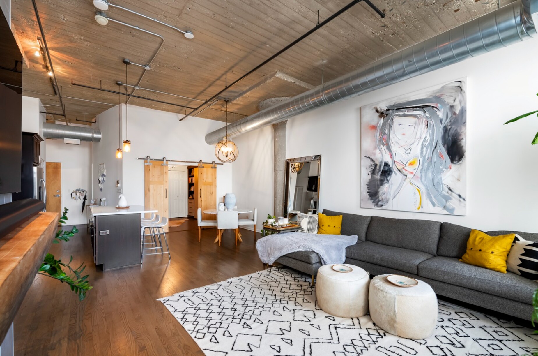 Building Photo - 758 N Larrabee St