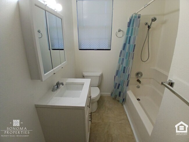 Building Photo - Updated 3 Bedroom Glen Ellen Home, Available Now!