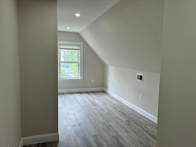 Building Photo - 40 Harvest St