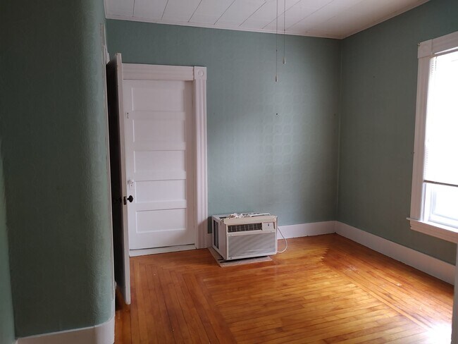 Bedroom 2 - 44 Reservoir Ave