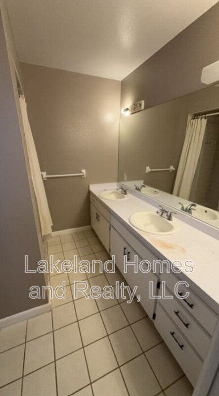 Building Photo - 5608 Lake Fox Cir