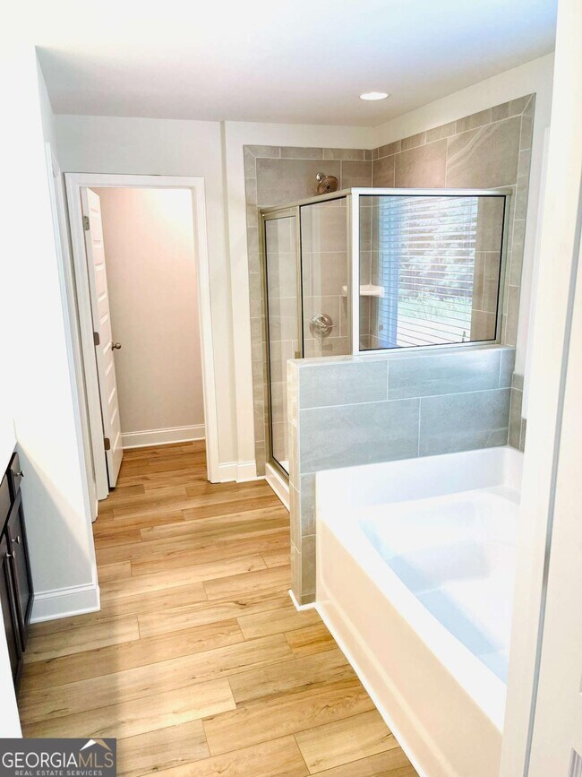 Building Photo - 3030 Westgate Park Dr