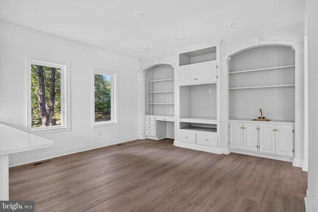 Building Photo - 221 Spring Race Ct