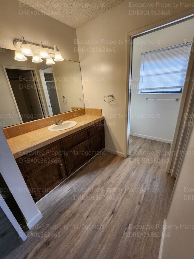 Building Photo - 3 bedroom/ 2 bath house near Pacheco Rd/ A...