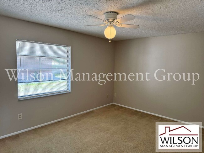 Building Photo - 701 Kings Cove Ct