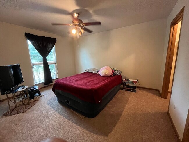 Building Photo - 965 Amberwood Pl