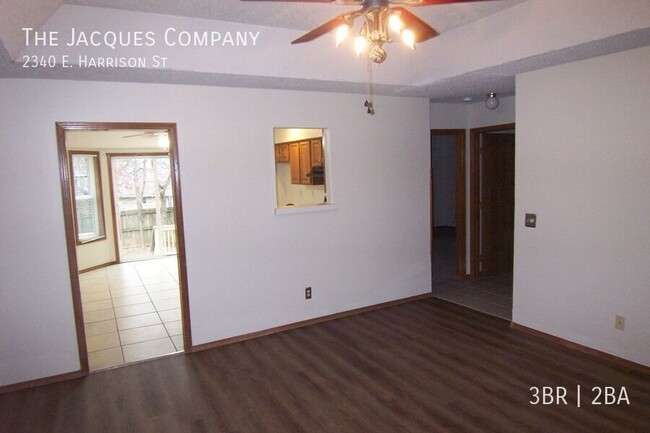 Building Photo - Very Clean 3 Bedroom 2 Bath 2 Car Garage Q...