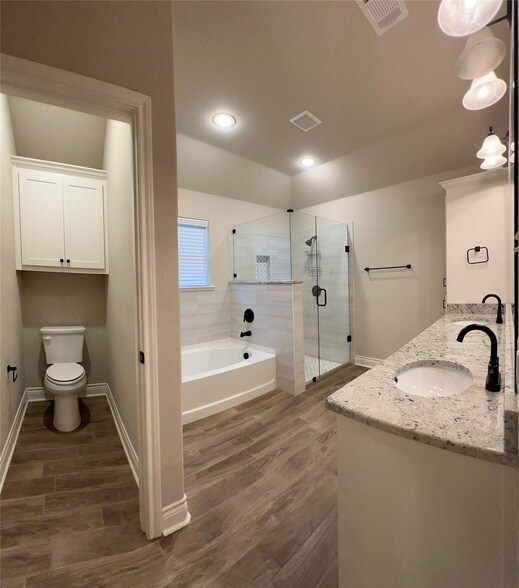 Building Photo - 906 Tippit Ln