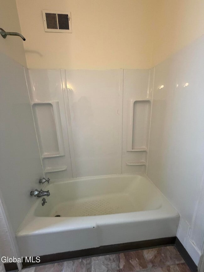 Building Photo - 1111 Parkwood Blvd