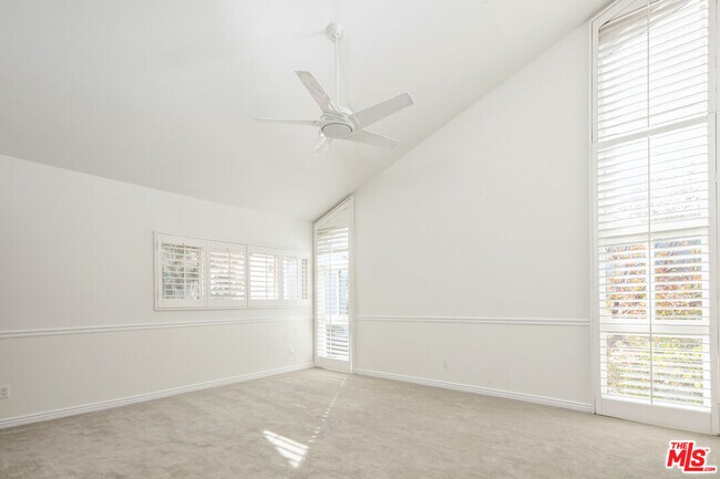 Building Photo - 1578 Palisades Dr