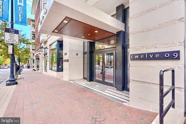 Building Photo - 1209 N Charles St