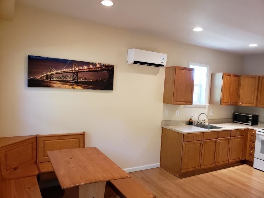 Kitchen/living room - 3117 Chestnut St NE