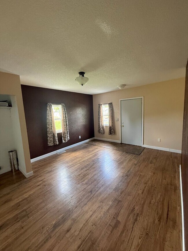 Building Photo - 207 Yetley St