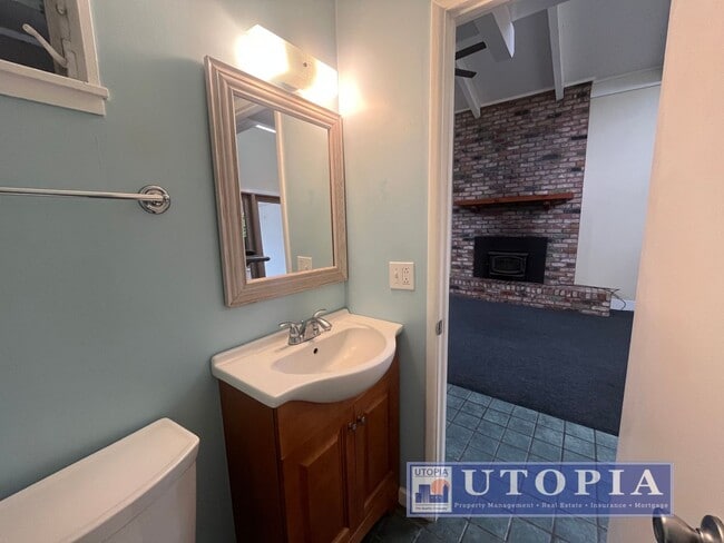 Building Photo - Beautiful and spacious 2 Bedroom, 1.5 Bathroom Located in Rio Del Mar, close to the beach and Apt...