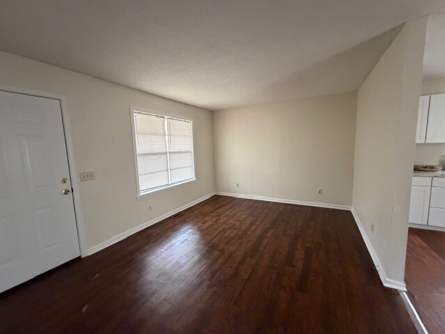 Building Photo - 601 Englewood Dr