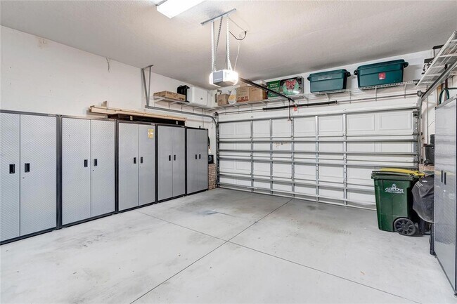 Building Photo - 2500 Castle Pines St