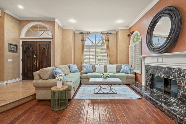 Building Photo - Elegant 5BR Furnished Estate with Pool & G...