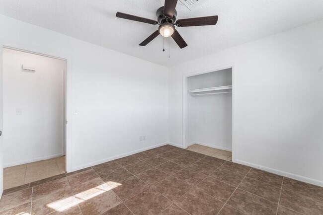 Building Photo - 600 W Olive St