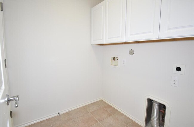 Building Photo - 4518 Clemwood Ln