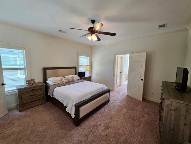 Building Photo - 37 Emerald Dr