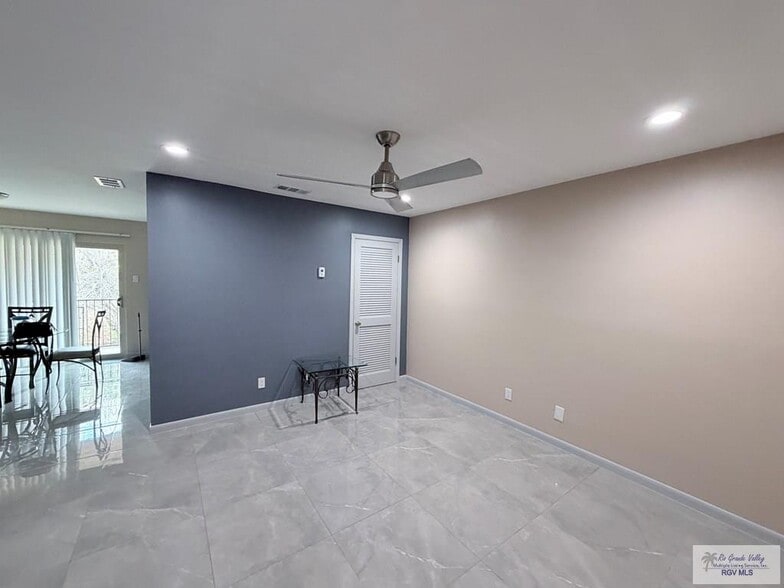 Building Photo - 305 Calle Amistosa