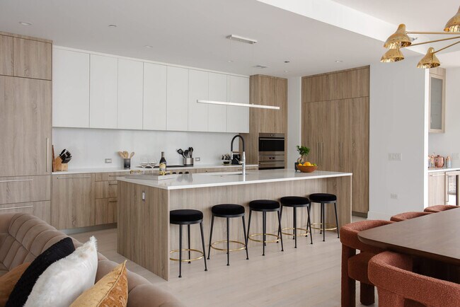 Building Photo - 60 E Randolph St