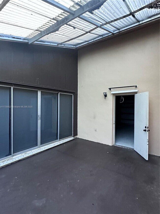 Building Photo - 9300 E Elm Ln