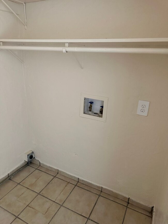 Building Photo - Great 1 Bed 1 Bath located near NMSU