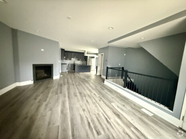 Building Photo - 308 W Evergreen Ave